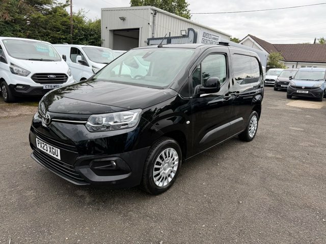 Toyota Proace City Bluehdi Icon Short Panel Black