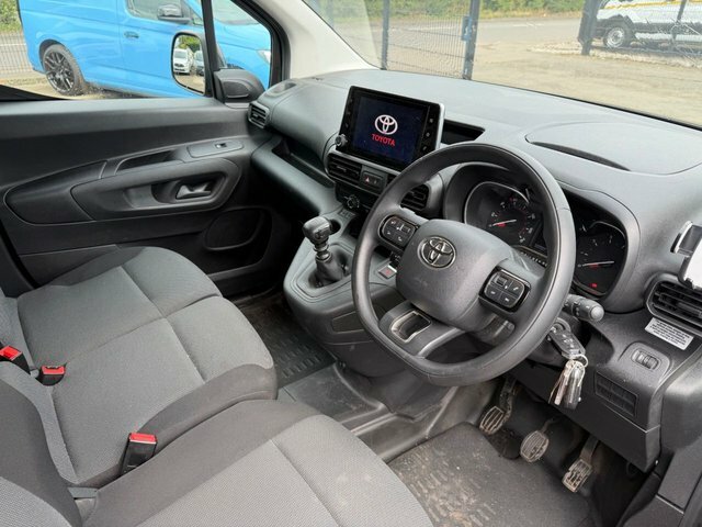 Toyota Proace City Bluehdi Icon Short Panel Black #3