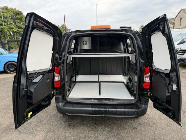 Toyota Proace City Bluehdi Icon Short Panel Black #4