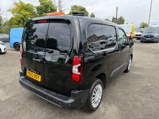 Toyota Proace City Bluehdi Icon Short Panel Black #2