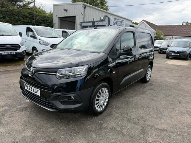 Toyota Proace City Bluehdi Icon Short Panel Black