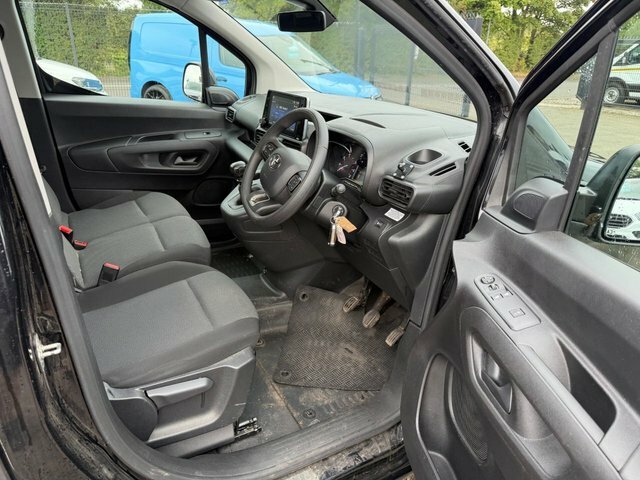 Toyota Proace City Bluehdi Icon Short Panel Black #3