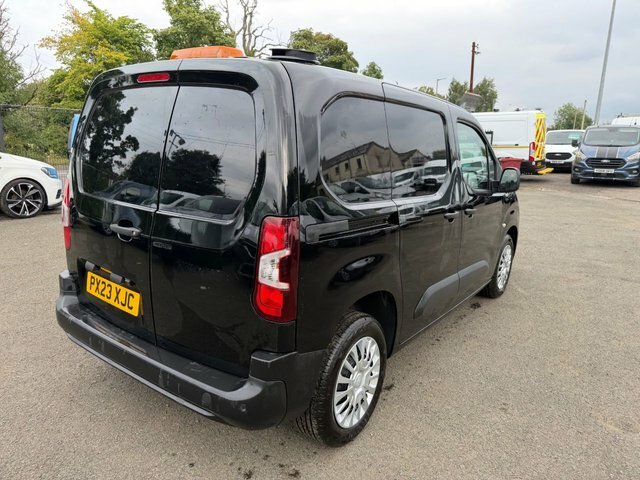 Toyota Proace City Bluehdi Icon Short Panel Black #2