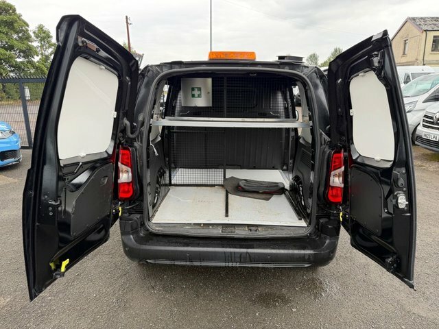 Toyota Proace City Bluehdi Icon Short Panel Black #3
