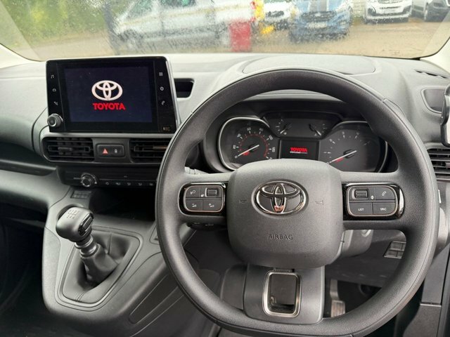 Toyota Proace City Bluehdi Icon Short Panel Black #4