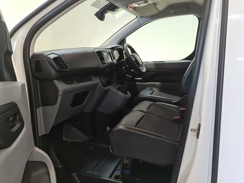 Vauxhall Vivaro 1.5 Turbo D DN71SSX #6