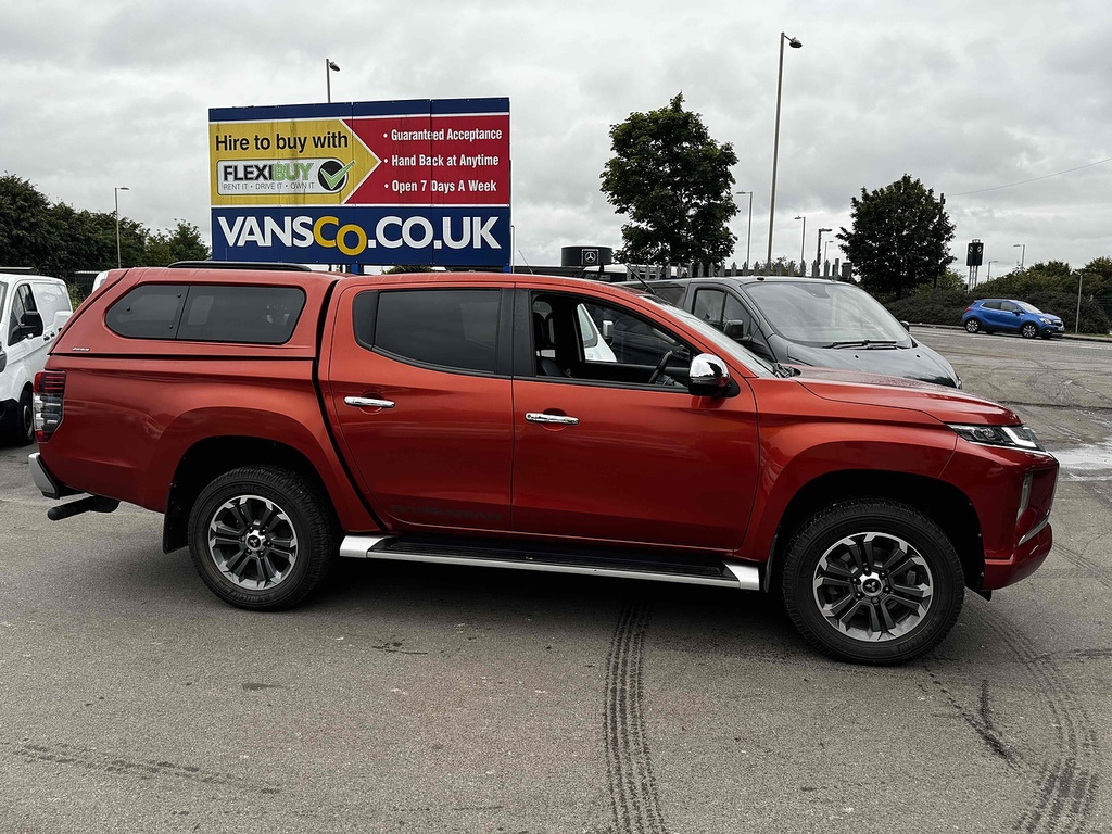 Mitsubishi L200 Di-d Dc Barbarian Pickup 2.2 WR70OSB Orange #3