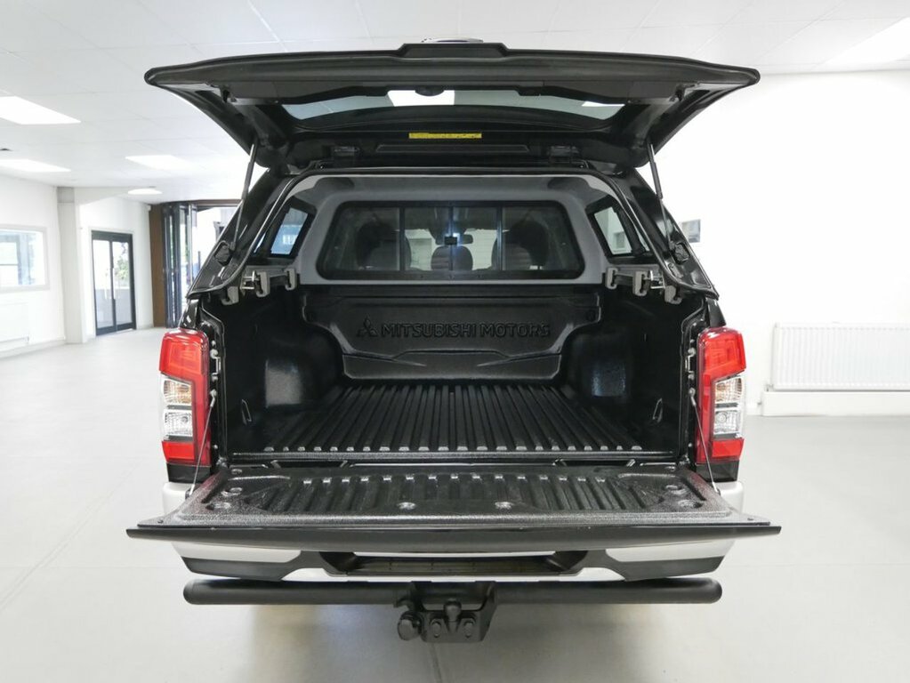Mitsubishi L200 2.3L 2.2 Di-d Dc Warrior Pickup Double Cab Die PE70MWW Black #2