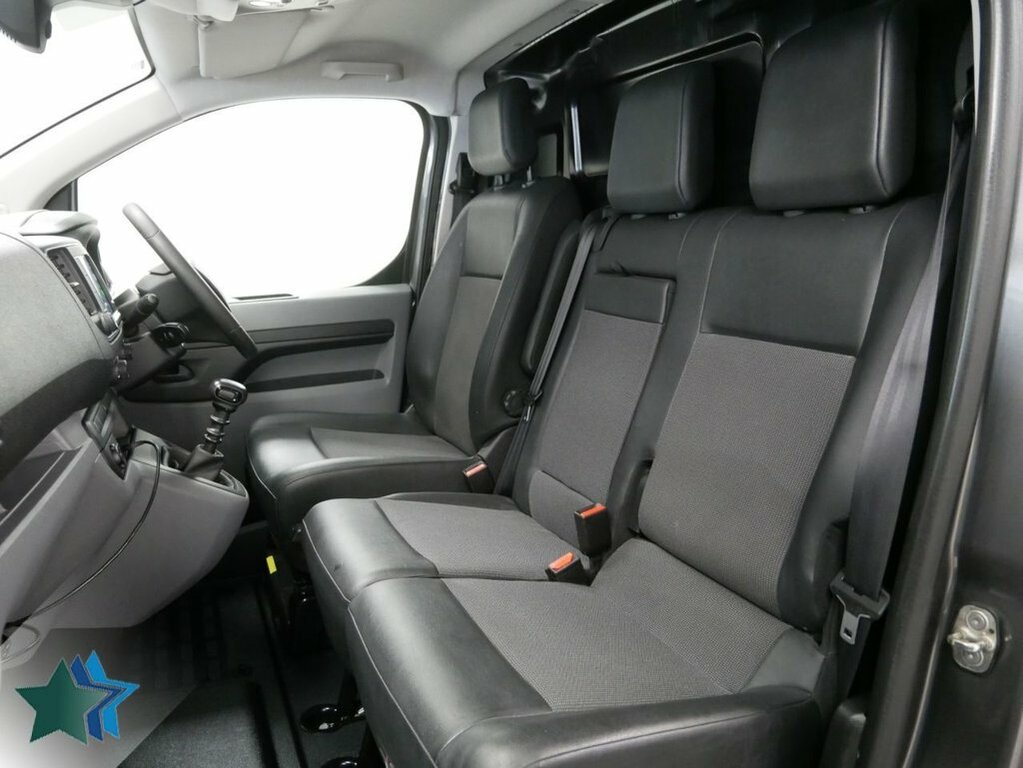 Vauxhall Vivaro 1.5L Turbo D 2700 Sportive Panel Van 6Dr Ma MJ22AVM Grey #4