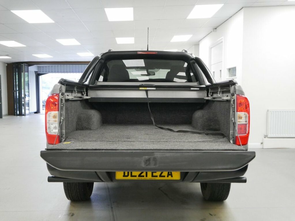Nissan Navara 2.3L Dci N-guard Pickup Double Cab Grey #3