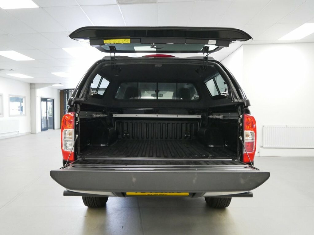 Nissan Navara 2.3L Dci N-connecta Pickup Double Cab M Black #2