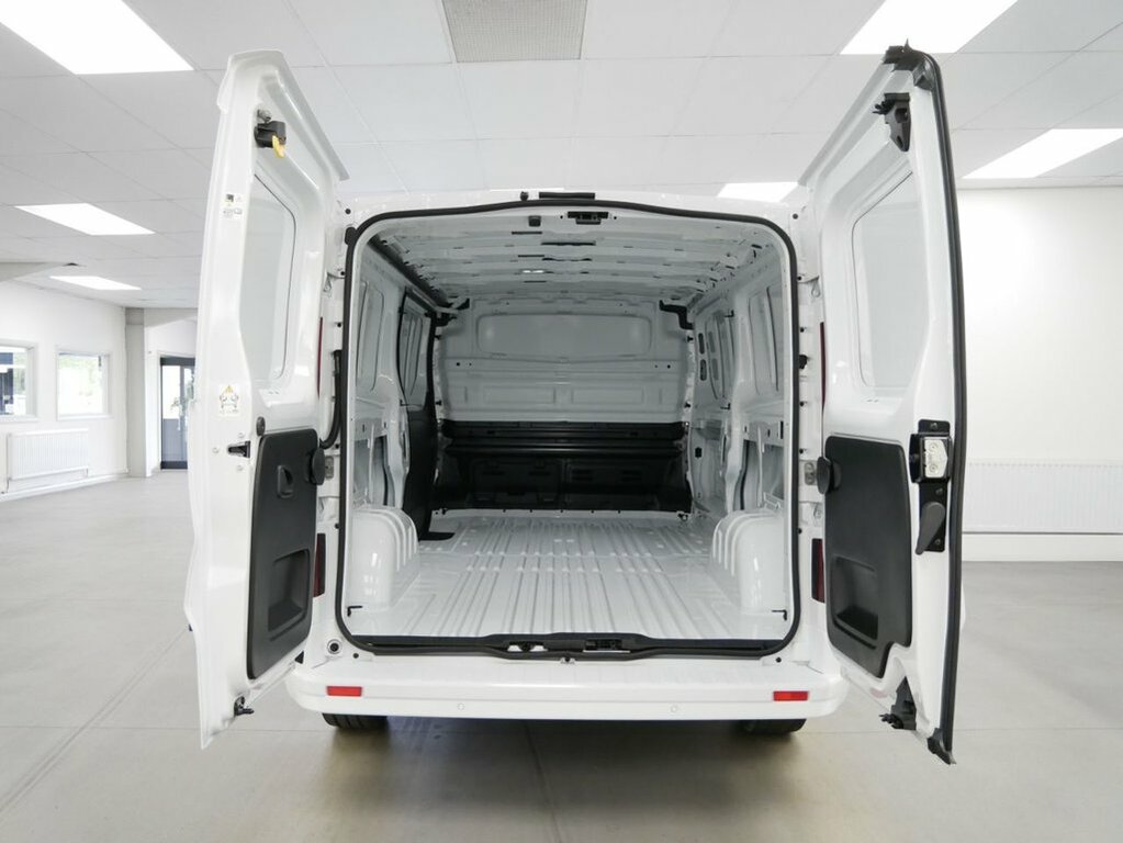 Renault Trafic Mpv White #5
