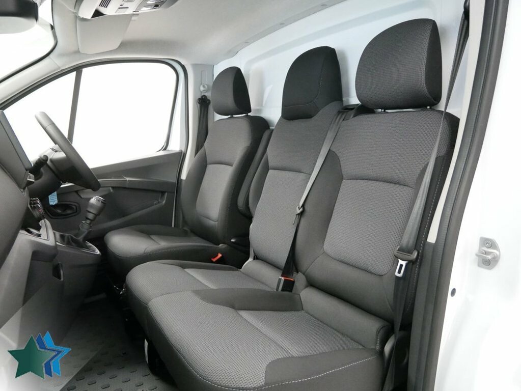 Renault Trafic Mpv White #3