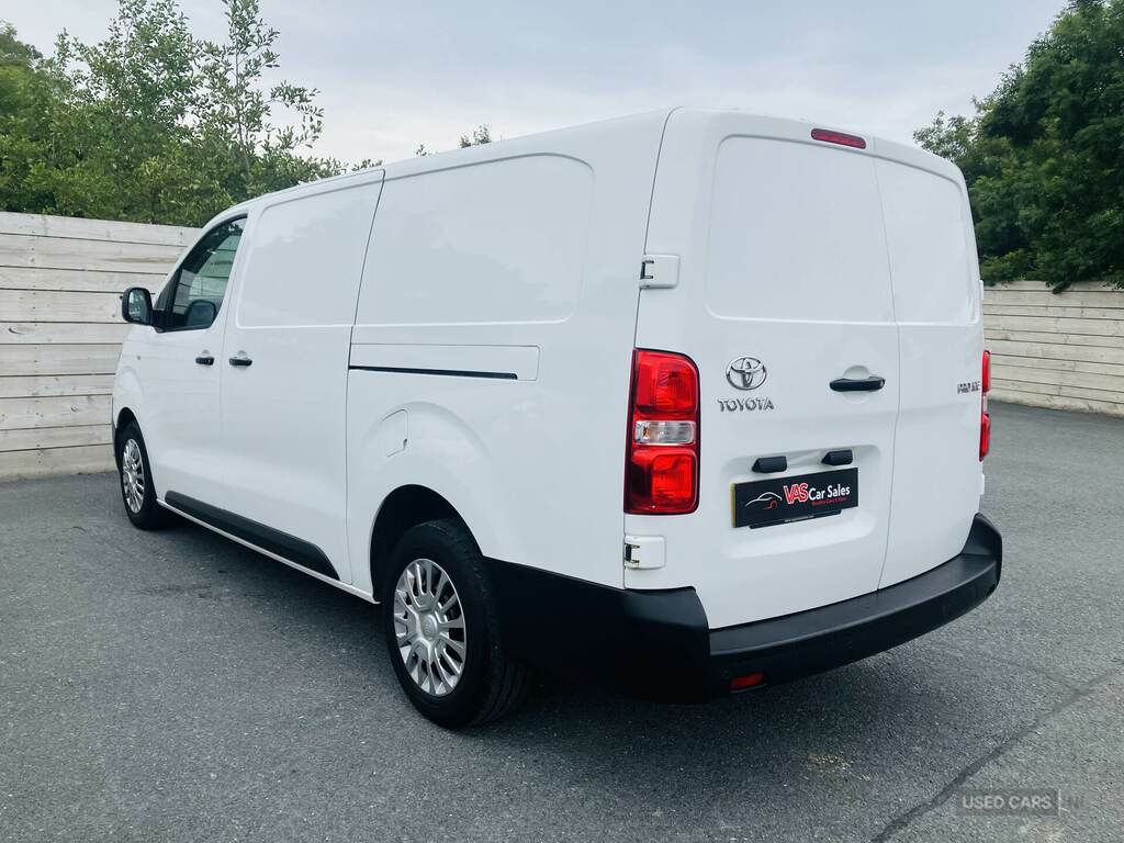 Toyota PROACE 2.0D 140 Icon Van White #4