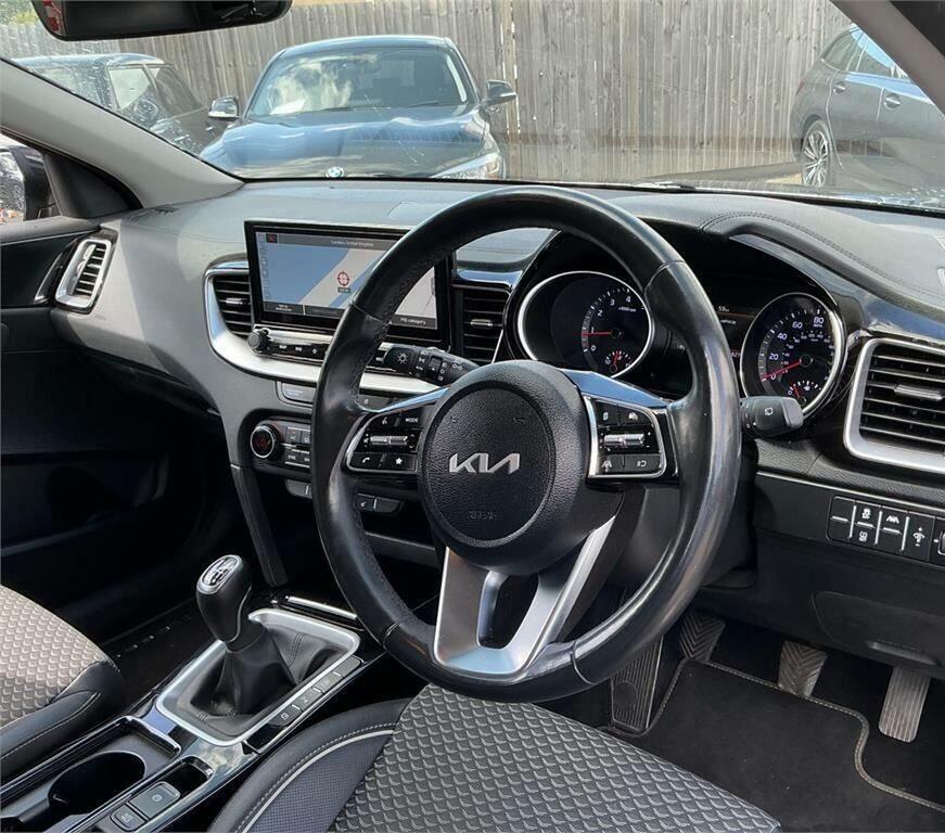 Kia Xceed 2 White #8