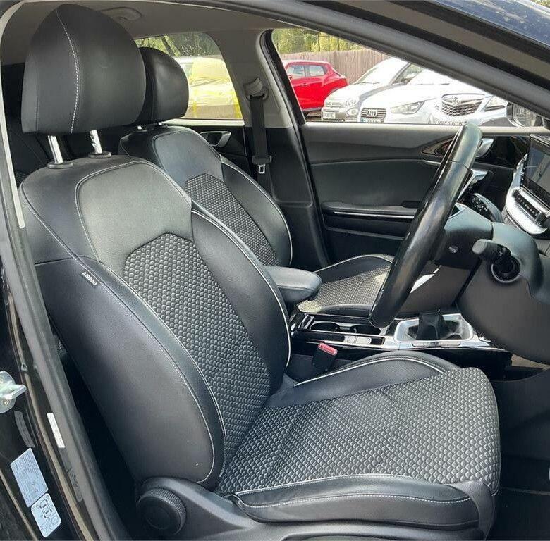 Kia Xceed 2 White #9
