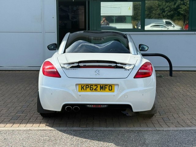 Peugeot RCZ 2012 2.0 Hdi Gt Coupe Euro 5 16 White #3