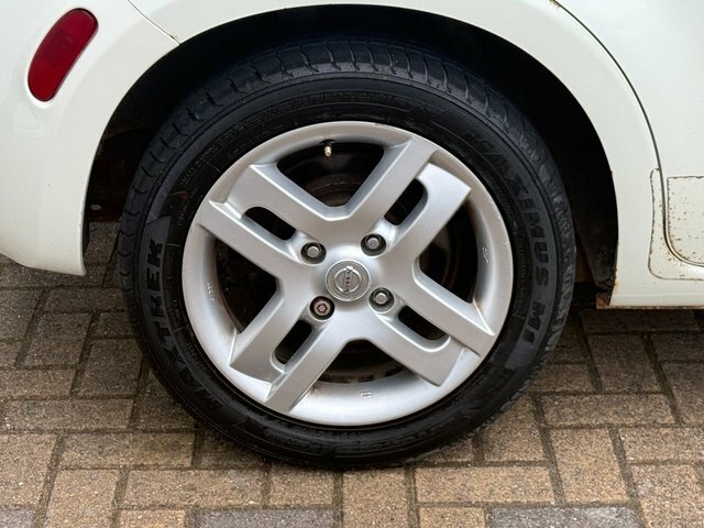 Nissan Cube 2010 1.6 Hatchback Euro 5 110 P White #6