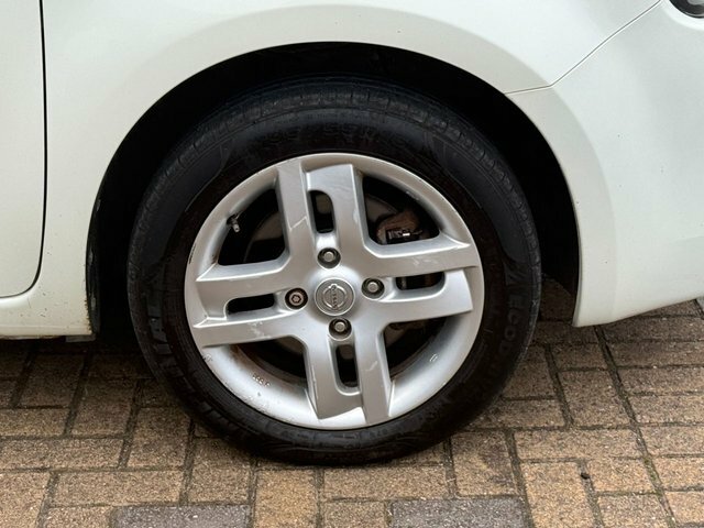 Nissan Cube 2010 1.6 Hatchback Euro 5 110 P White #5