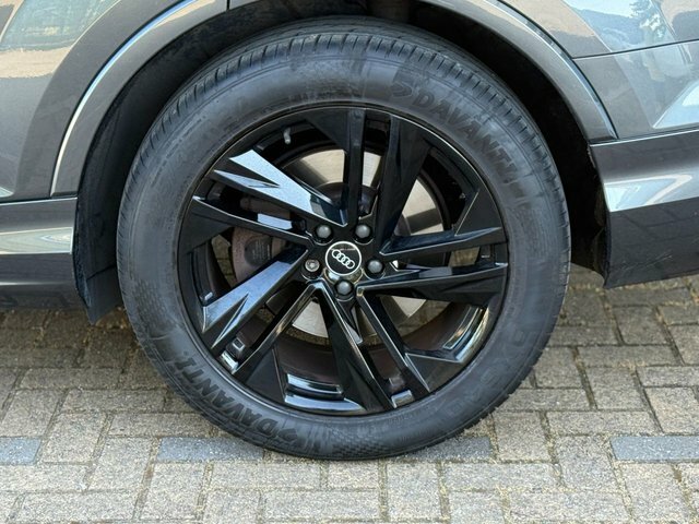 Audi Q7 S Line Black #30