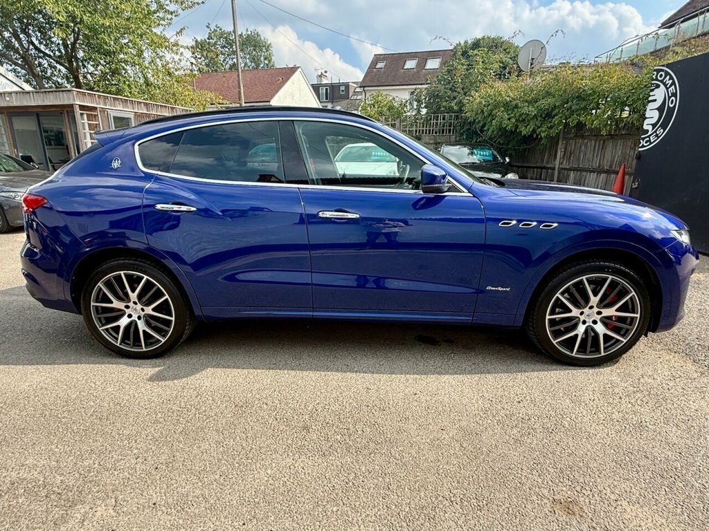 Maserati Levante 3L Null Black #12