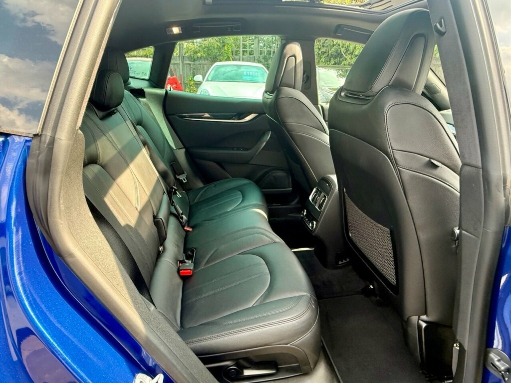 Maserati Levante 3L Null Black #15
