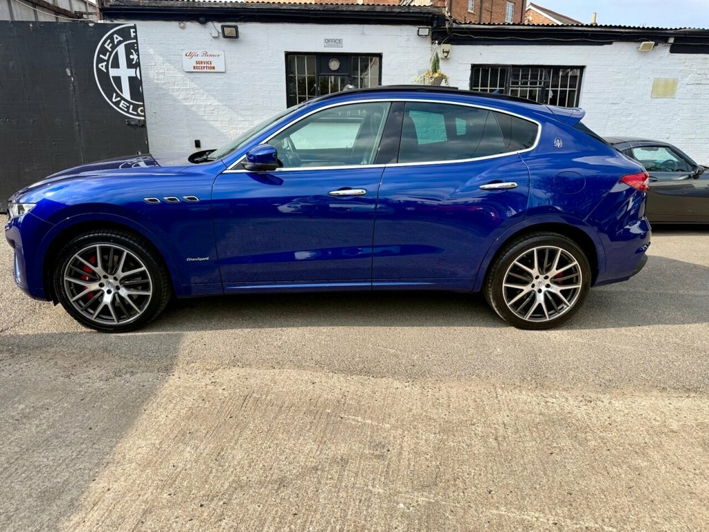Maserati Levante 3L Null Black #7