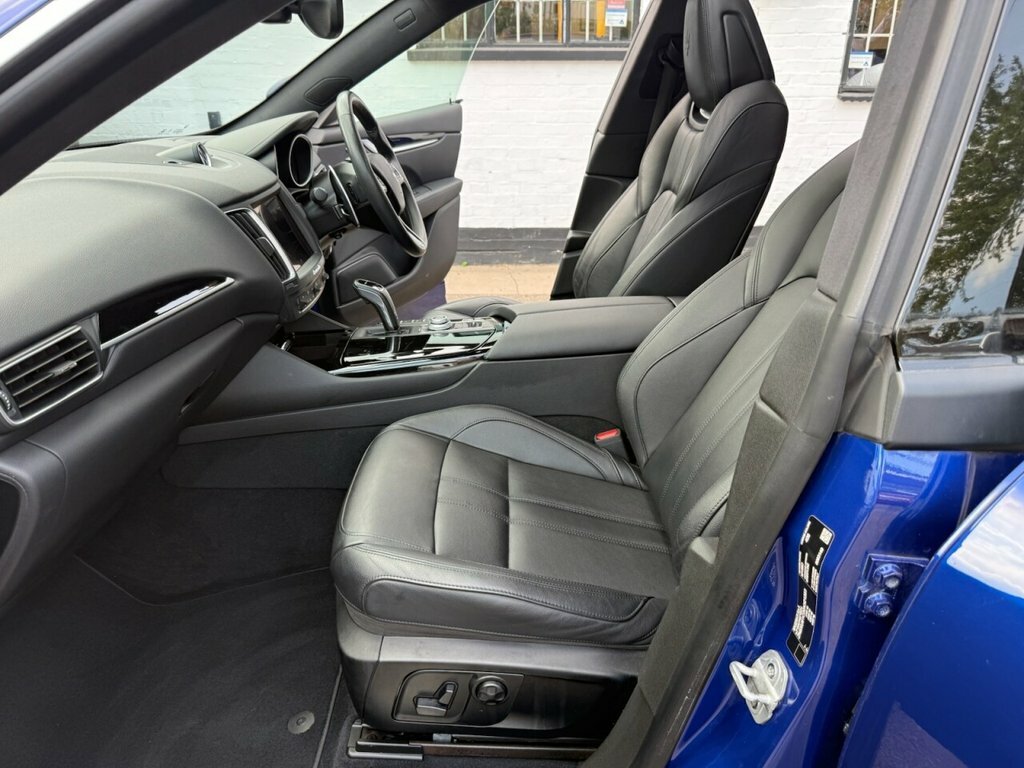 Maserati Levante 3L Null Black #22