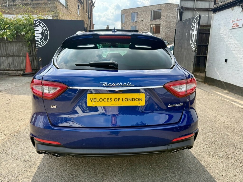 Maserati Levante 3L Null Black #9