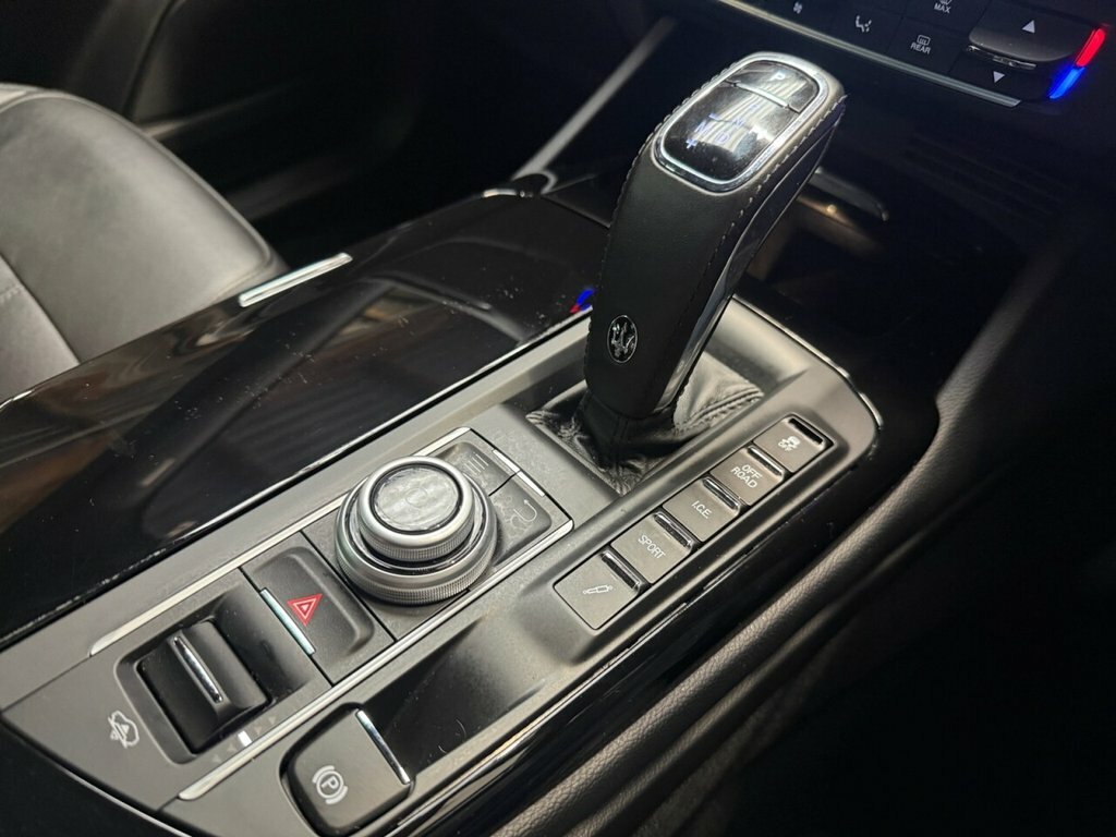 Maserati Levante 3L Null Black #27