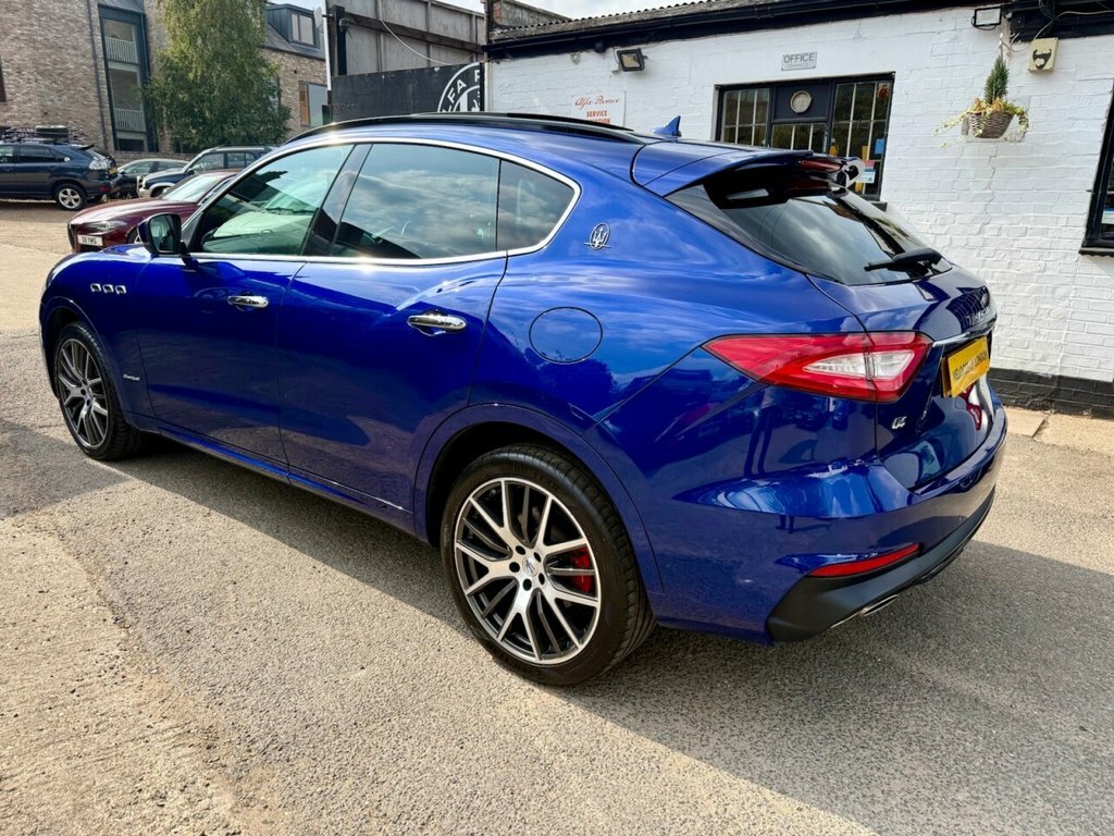 Maserati Levante 3L Null Black #8