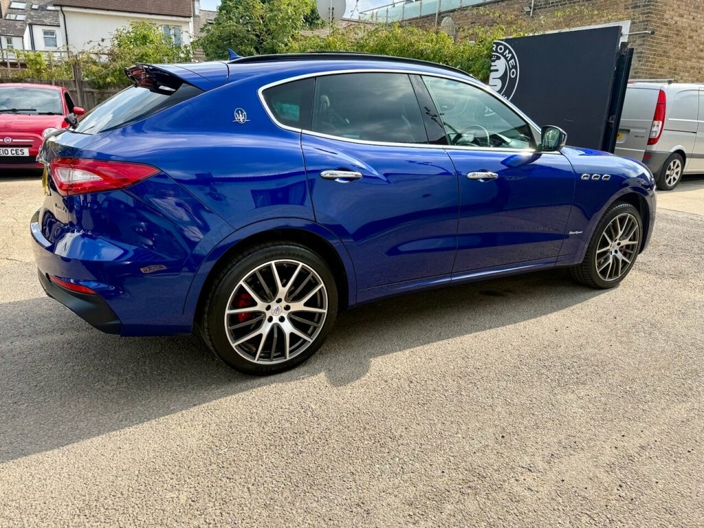 Maserati Levante 3L Null Black #11
