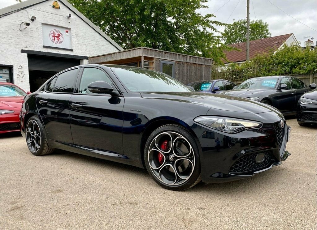 Alfa Romeo Giulia 2L Veloce Black
