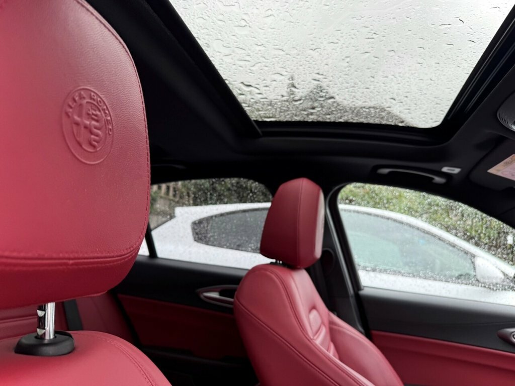 Alfa Romeo Giulia 2L Veloce Black #4