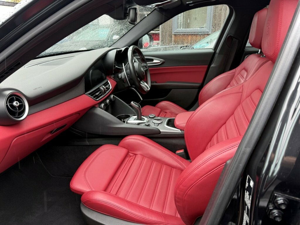 Alfa Romeo Giulia 2L Veloce Black #2