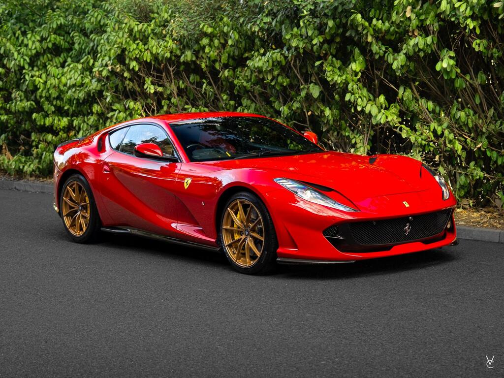 Ferrari 812 Superfast Superfast Red