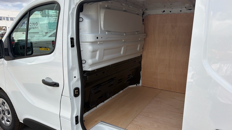 Renault Trafic Advance White #5