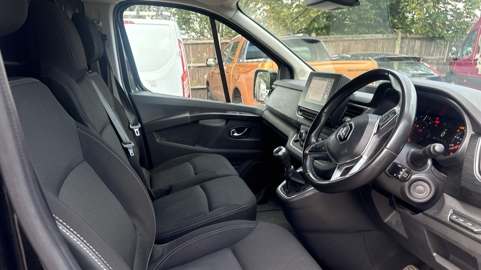 Renault Trafic Sport Black #6