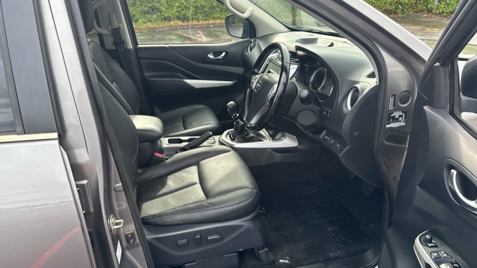 Nissan Navara Tekna Grey #6