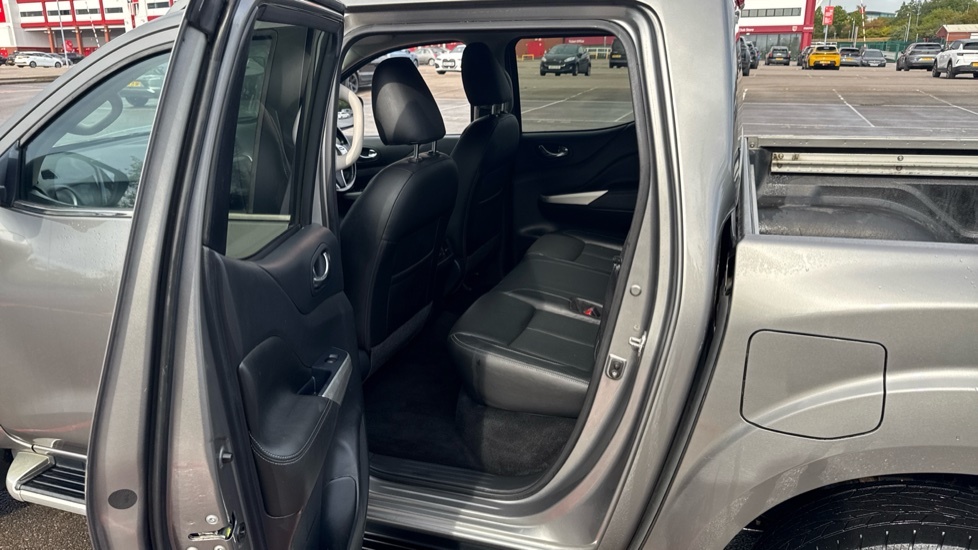 Nissan Navara Tekna Grey #5