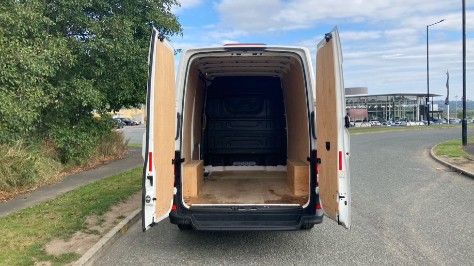 Volkswagen Crafter Commerce White #3