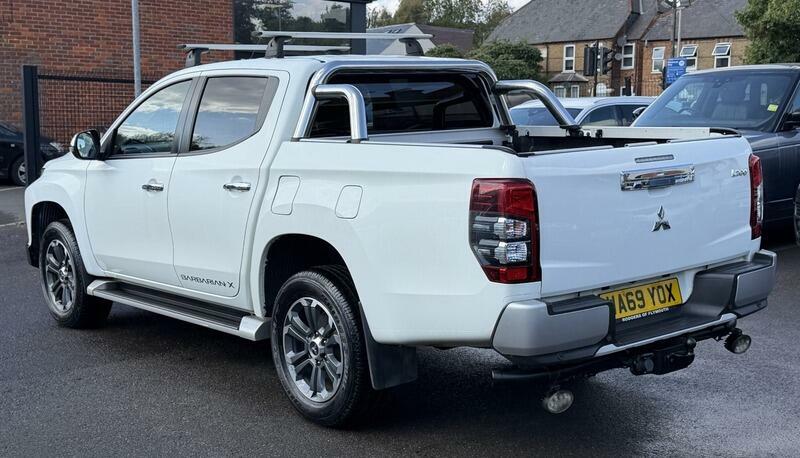 Mitsubishi L200 2.2 Di-d Dc Barbarian X 4Wd Euro 6 Ss WA69YOX White #3