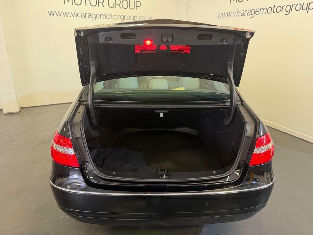 Mercedes-Benz E Class Blue #20