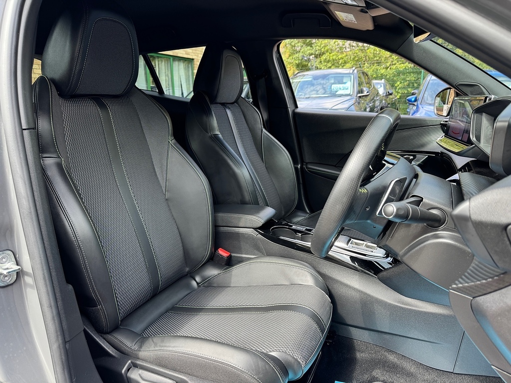 Peugeot 2008 Puretech Gt EO73NNP Grey #2
