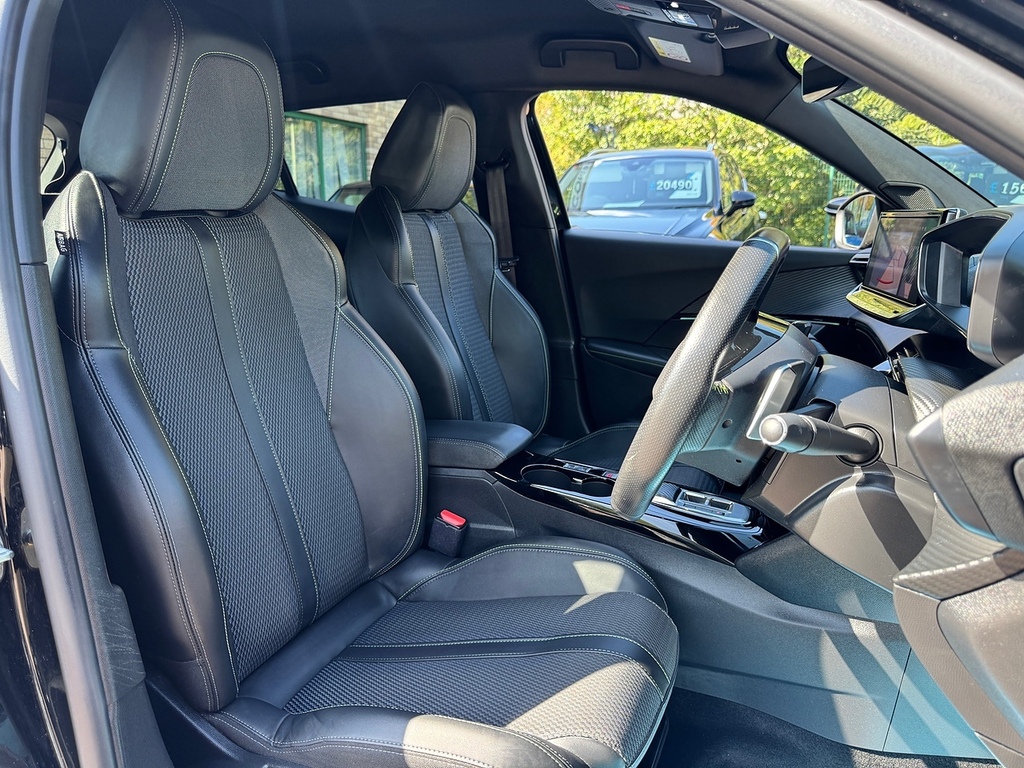 Peugeot 2008 Puretech Gt Black #2