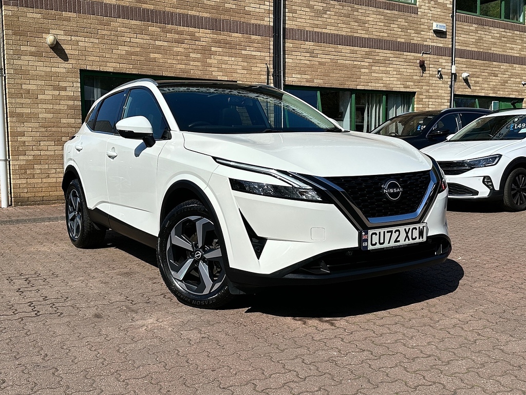 Nissan Qashqai Dig-t Mhev N-connecta Glass Roof White