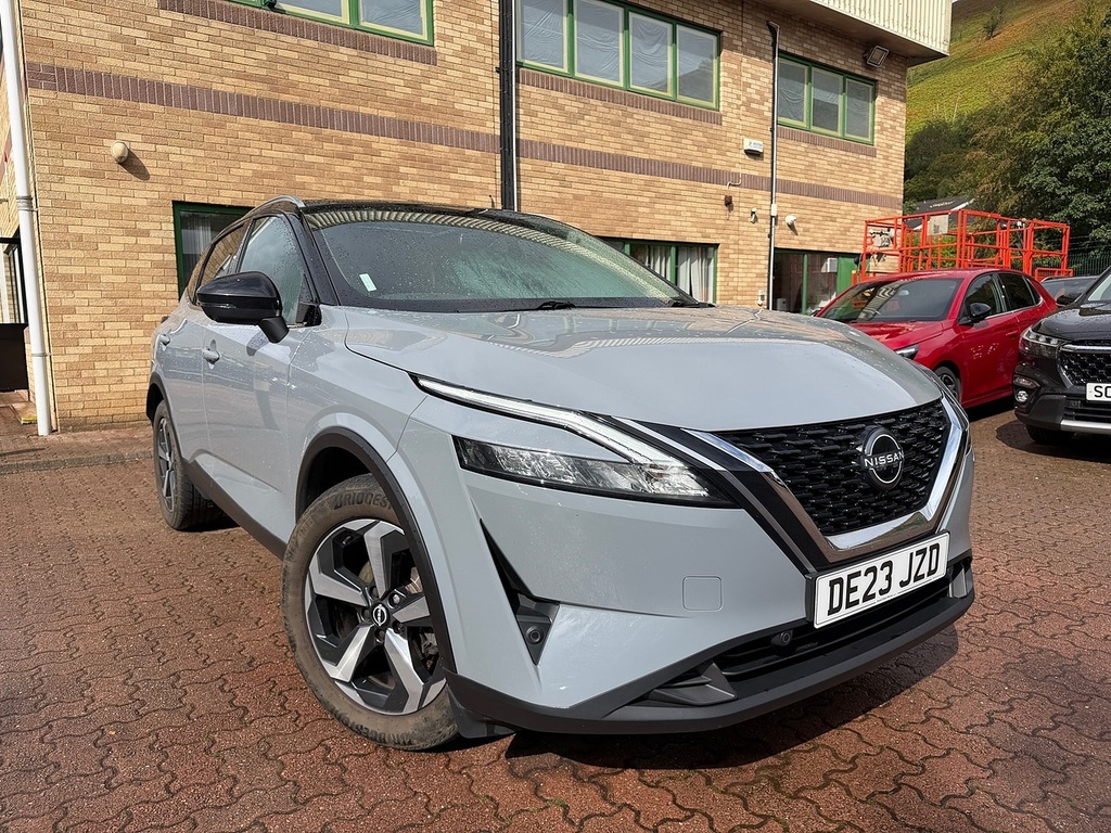 Nissan Qashqai Dig-t Mhev N-connecta Glass Roof Grey