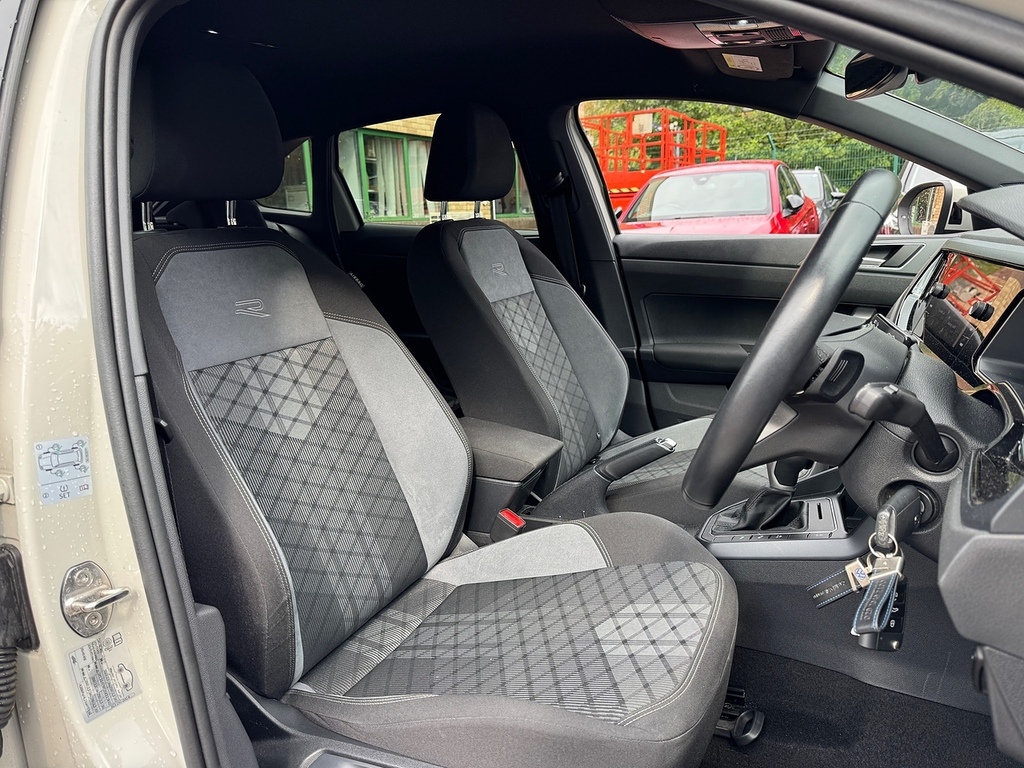 Volkswagen Taigo Tsi R-line Grey #2