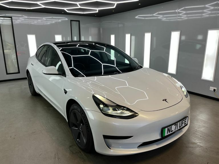 Tesla Model 3 Standard Range Plus NL71UFE White