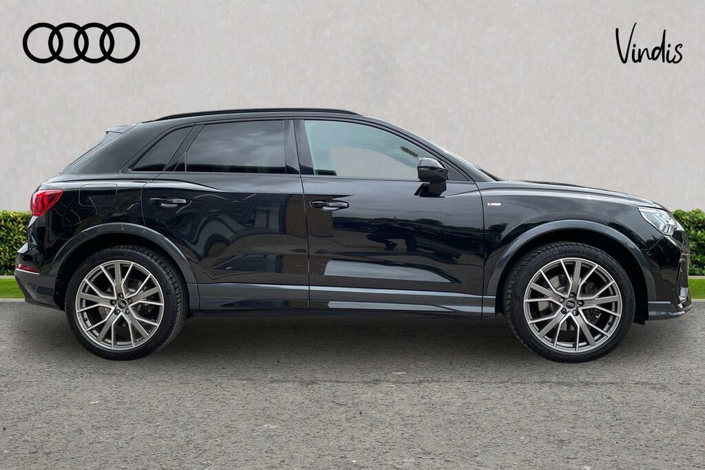 Audi Q3 Audi Q3 Black Edition 45 Tfsi Quattro 245 Ps S Tro DL25MTF Black #4